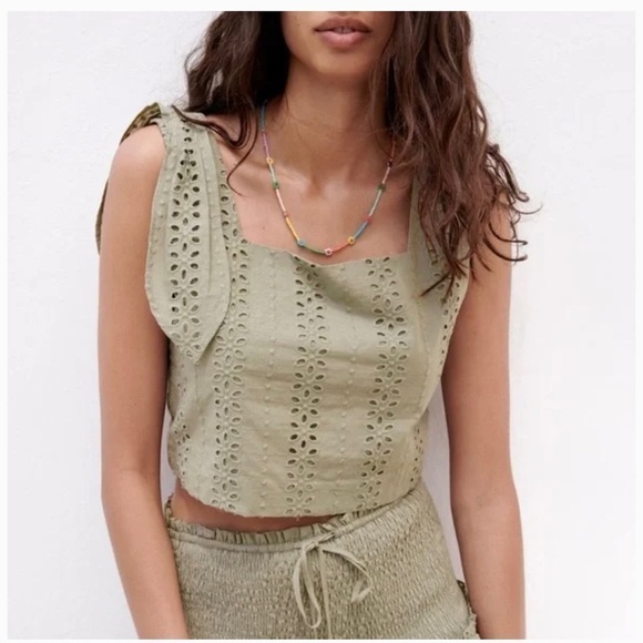 Zara Tops - 𝅺zara eyelet cropped tank